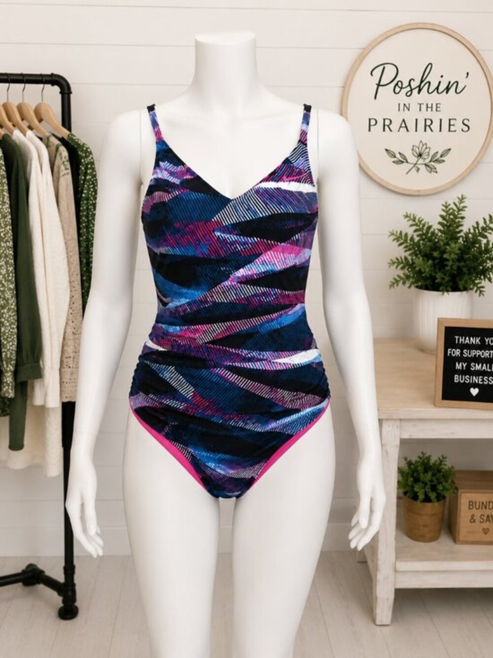 4 for $25 💙 Nike Cross-Back One-Piece Swimsuit 🖤 - Small